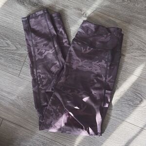 Bend Black & Gray Camo Athletic Leggings XL
